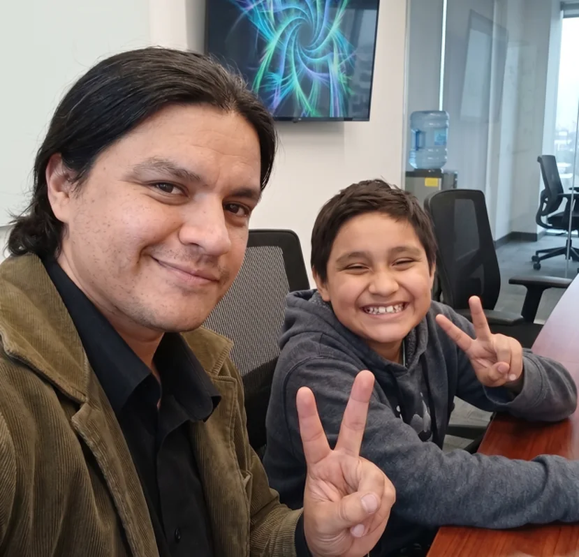 Raúl Contreras Herrera en una sesión del taller